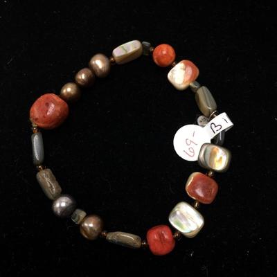 Lot 171 - Sponge Coral Necklace & Bracelet 