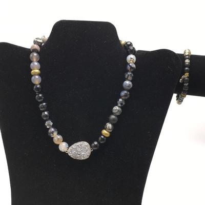 Lot 175 - Ode to Geode Necklace & Bracelet 