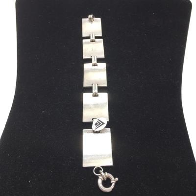 Lot 186 - Silpada Logo Sterling Silver Jewelery