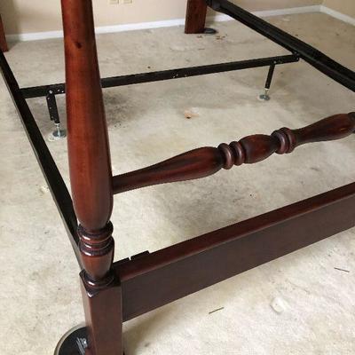 Lot#183 Cherry Colonial Style Queen Bed Frame 