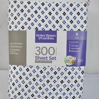 BH&G King Size Sheet Set, White with Blue & Dark Blue Designs - New