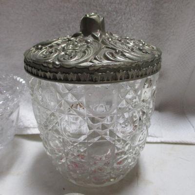 Lot 179 - Decorative Glassware