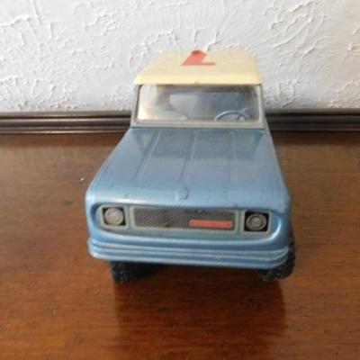 Vintage ERTL Scout Metal Body Scale Car with Whitewall Tires 11