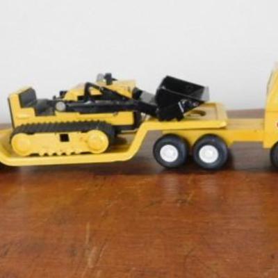 Tonka Scale Model Tractor and Flat Bed with Front Loader 11