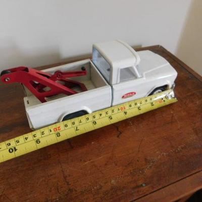 Tonka Scale Model Wrecker Truck 9
