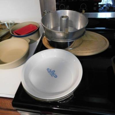 Collection of Kitchen and Bake Ware Items Name Brand