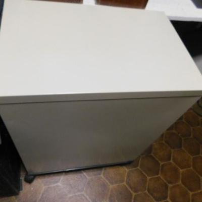 Like New 2 Drawer Metal File Cabinet on Casters