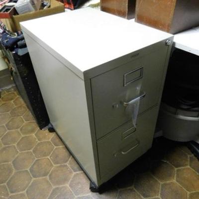 Like New 2 Drawer Metal File Cabinet on Casters