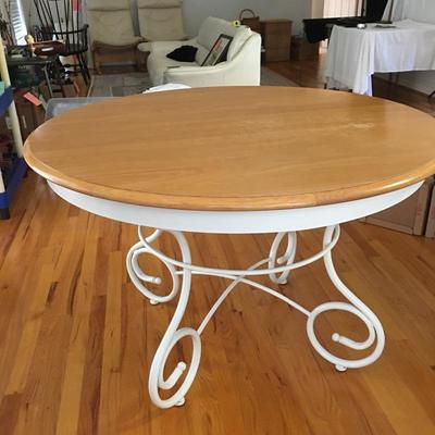 Lot 72 - Dining Room Table 