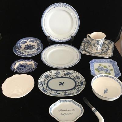 Lot 76 - Blue & White Dishware