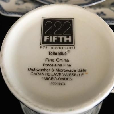 Lot 76 - Blue & White Dishware