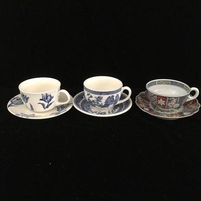 Lot 79 - Melange of Teacups & Saucers