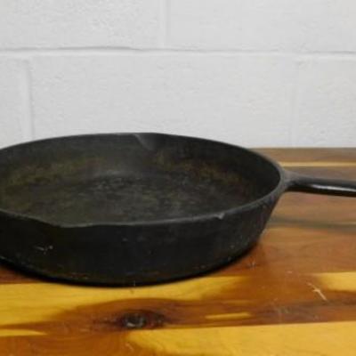 #8 Cast Iron Skillet with Fire Ring