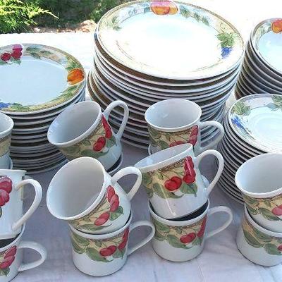 74 - Gibson dish set