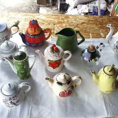 77 - Teapots - Teleflora, made in china roses, Cordon bleu Elephant, Hall 0779 