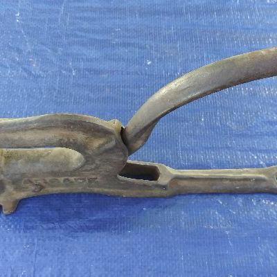 112 - Arcade brand Hand Rivet Tool