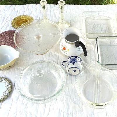 129 - Corning and Pyrex Kitchen ware