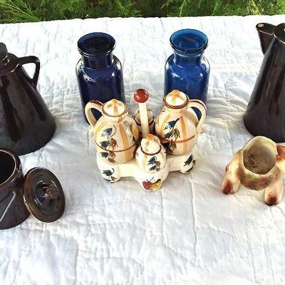 131 - Kitchen table ware