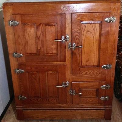 175 - Vintage Automatic Co. Oak Icebox made by the Automatic Morrison Illinois co	