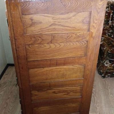 175 - Vintage Automatic Co. Oak Icebox made by the Automatic Morrison Illinois co	