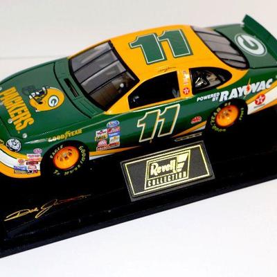 Green Bay PACKERS NFL NASCAR 1999 Die-Cast 1/24 Car Model Dale Jarrett #11 Brett Farve