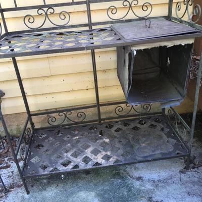 Lot 100 - Metal Potting Table with Accessories 