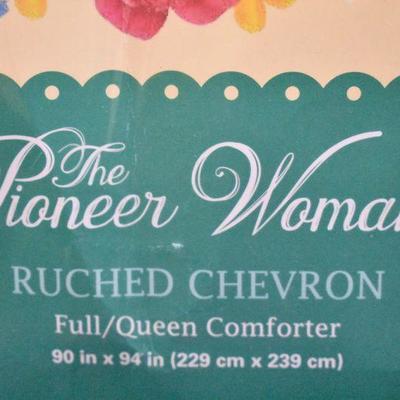 The Pioneer Woman Full/Queen Comforter, Ruched Chevron, White