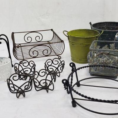 Assorted Wire Items & Buckets