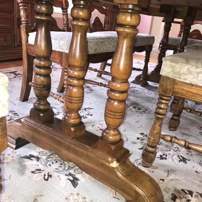 Dining Table and 8 Chairs With Table Cover