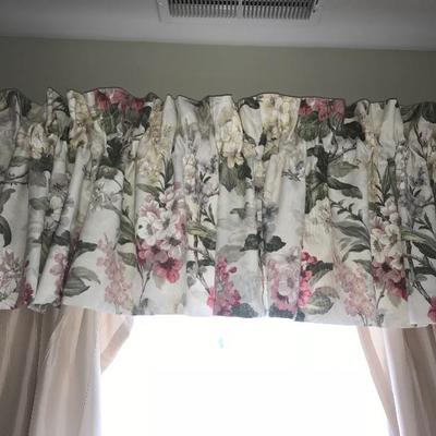 4 Sets of Draperies With Valance