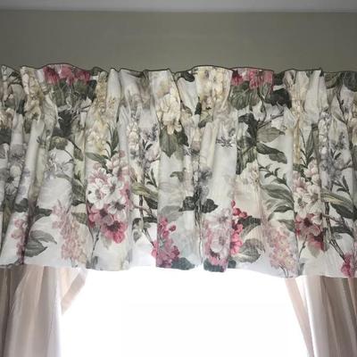 4 Sets of Draperies With Valance