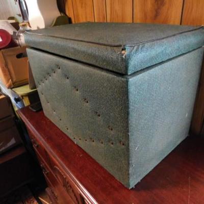 Vintage Mid Century Pic-Nic Box Vinly Cover with Brass Button Design 24