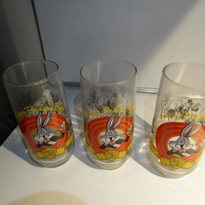  Set of 7 Vintage Collector Glasses McDonald's, Bugs Bunny, Smurf
