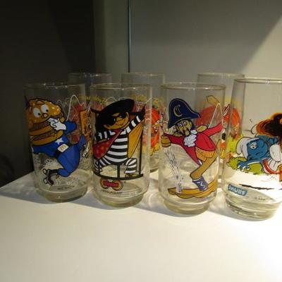  Set of 7 Vintage Collector Glasses McDonald's, Bugs Bunny, Smurf