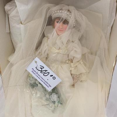 Princess Dian in a wedding dress (144)