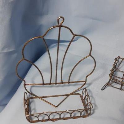 Art deco wire soap dish, fan back, 7"H x 6"W