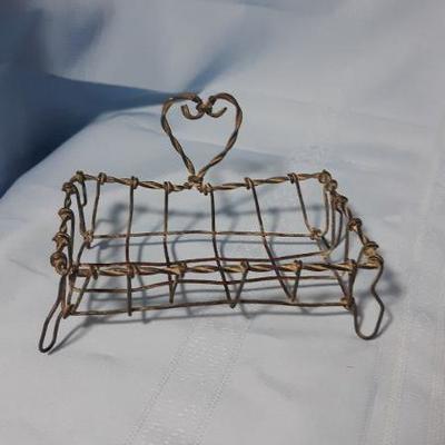 Art deco wire soap dish, circles, 5.5"H x 6.5"W