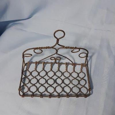 Art deco wire soap dish, heart, 3"H x 5.5"W