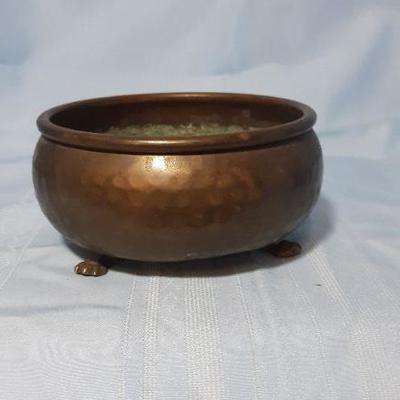 Hammered brass footed bowl, 5.5"W