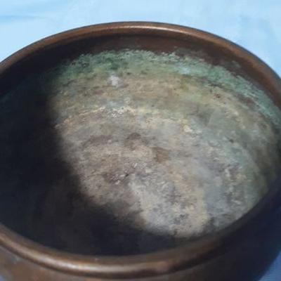 Hammered brass footed bowl, 5.5"W