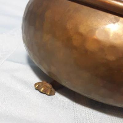 Hammered brass footed bowl, 5.5"W
