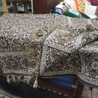 Full Size Brown/ White Woven Comforter With Fringe
