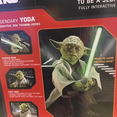 Lot 001: Interactive Yoda, 16