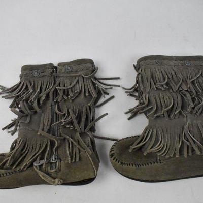 Minnetonka Fringed Moccasin Boots, Kids Size 13, Gray