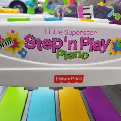 Fisher-Price Little Superstar Step'n Play Piano