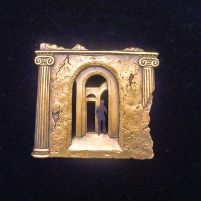 1988 Jonette Jewelry Ancient Roman Ruins Brooch 2"x 2"
