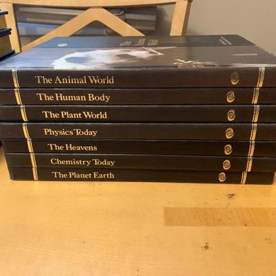 1988 World Book Encyclopedia Gold Edge Science & Dictionary