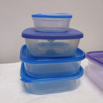 Lot 14 - Several Sizes & Shapes Of Tupperware