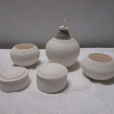 Lot 18 - Variety Of Pottery Items