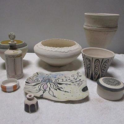 Lot 19 - Variety Of Pottery Items